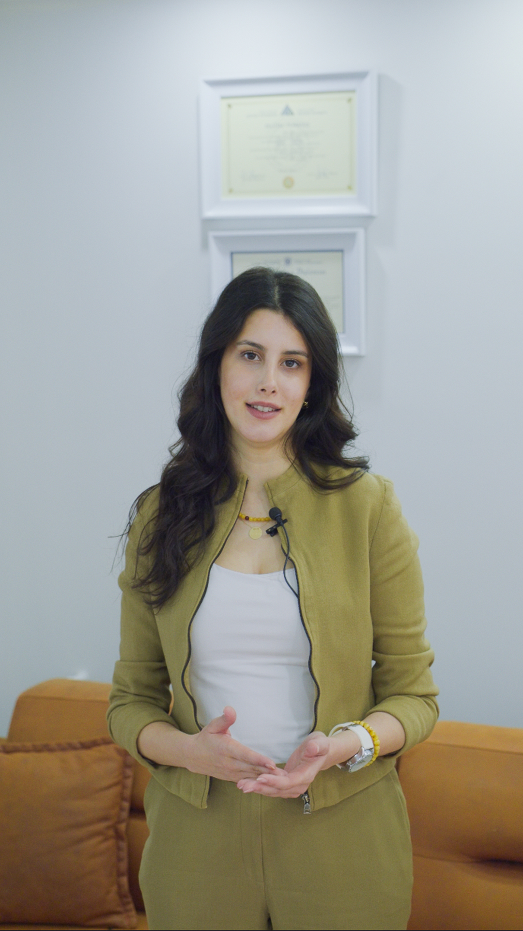 Klinik Psikolog Begüm Durmuş danışma odasında